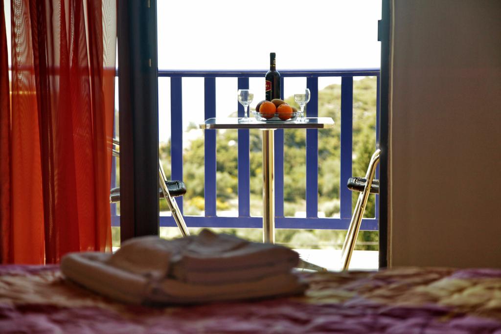 Politia Hotel Áyios Nikítas Kamer foto